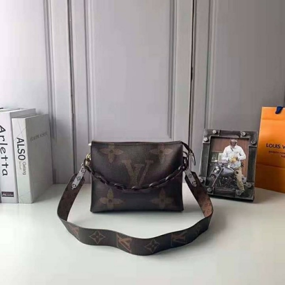 Louis Vuitton Handbag - Picture 3 of 6